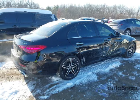 2023 Mercedes-Benz C 300 4Matic z USA, uszkodzony, nr VIN W1KAF4HB8PR131074